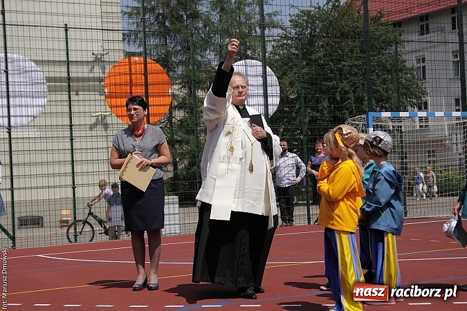 Zdjęcie w galerii na portalu naszraciborz.pl: Uroczyste zakończenie roku szkolnego w SP 4 - nagrodzono finalistów i laureatów Przedmiotowych Konkursów Wojewódzkich wiadomości z regionu