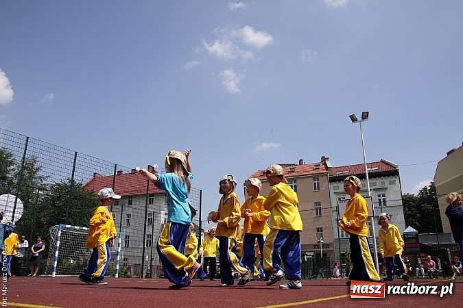 Zdjęcie w galerii na portalu naszraciborz.pl: Uroczyste zakończenie roku szkolnego w SP 4 - nagrodzono finalistów i laureatów Przedmiotowych Konkursów Wojewódzkich wiadomości z regionu