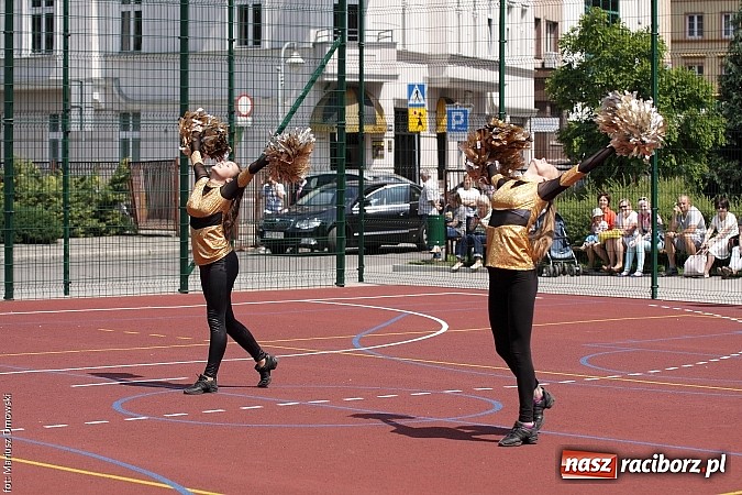 Zdjęcie w galerii na portalu naszraciborz.pl: Uroczyste zakończenie roku szkolnego w SP 4 - nagrodzono finalistów i laureatów Przedmiotowych Konkursów Wojewódzkich wiadomości z regionu