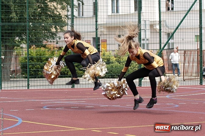 Zdjęcie w galerii na portalu naszraciborz.pl: Uroczyste zakończenie roku szkolnego w SP 4 - nagrodzono finalistów i laureatów Przedmiotowych Konkursów Wojewódzkich wiadomości z regionu