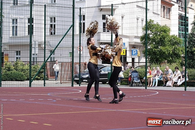 Zdjęcie w galerii na portalu naszraciborz.pl: Uroczyste zakończenie roku szkolnego w SP 4 - nagrodzono finalistów i laureatów Przedmiotowych Konkursów Wojewódzkich wiadomości z regionu