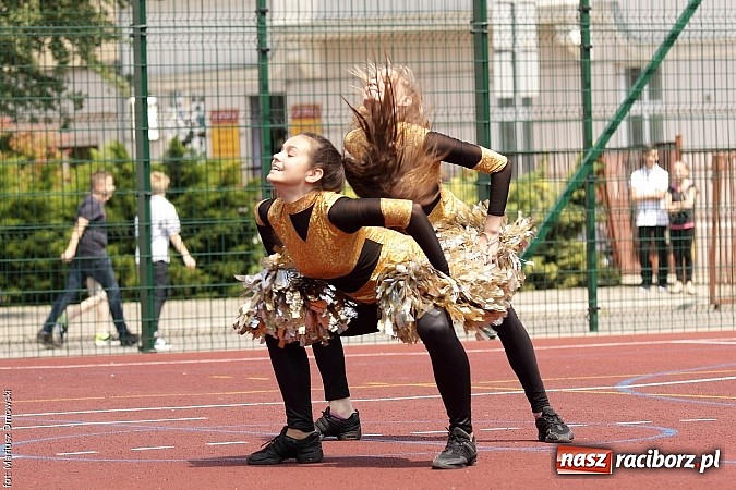 Zdjęcie w galerii na portalu naszraciborz.pl: Uroczyste zakończenie roku szkolnego w SP 4 - nagrodzono finalistów i laureatów Przedmiotowych Konkursów Wojewódzkich wiadomości z regionu