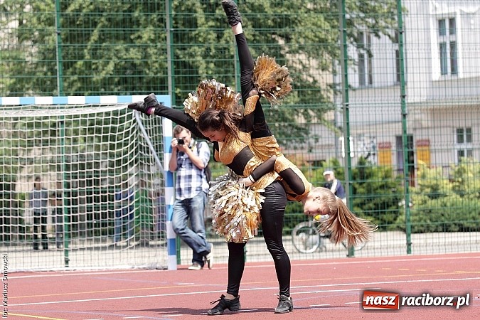 Zdjęcie w galerii na portalu naszraciborz.pl: Uroczyste zakończenie roku szkolnego w SP 4 - nagrodzono finalistów i laureatów Przedmiotowych Konkursów Wojewódzkich wiadomości z regionu