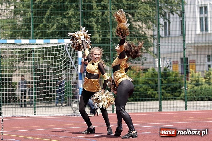 Zdjęcie w galerii na portalu naszraciborz.pl: Uroczyste zakończenie roku szkolnego w SP 4 - nagrodzono finalistów i laureatów Przedmiotowych Konkursów Wojewódzkich wiadomości z regionu
