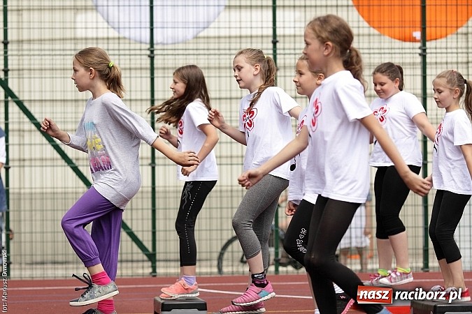 Zdjęcie w galerii na portalu naszraciborz.pl: Uroczyste zakończenie roku szkolnego w SP 4 - nagrodzono finalistów i laureatów Przedmiotowych Konkursów Wojewódzkich wiadomości z regionu