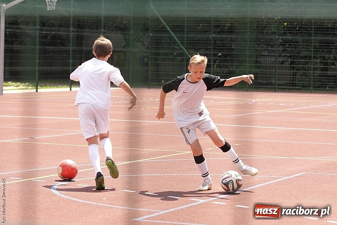 Zdjęcie w galerii na portalu naszraciborz.pl: Uroczyste zakończenie roku szkolnego w SP 4 - nagrodzono finalistów i laureatów Przedmiotowych Konkursów Wojewódzkich wiadomości z regionu