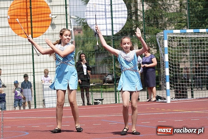 Zdjęcie w galerii na portalu naszraciborz.pl: Uroczyste zakończenie roku szkolnego w SP 4 - nagrodzono finalistów i laureatów Przedmiotowych Konkursów Wojewódzkich wiadomości z regionu