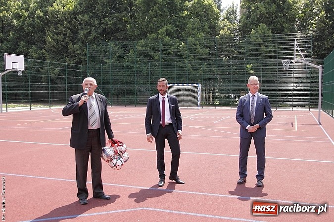 Zdjęcie w galerii na portalu naszraciborz.pl: Uroczyste zakończenie roku szkolnego w SP 4 - nagrodzono finalistów i laureatów Przedmiotowych Konkursów Wojewódzkich wiadomości z regionu