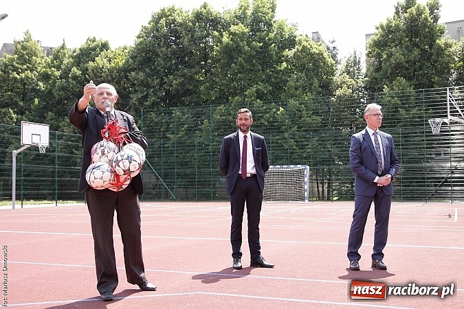 Zdjęcie w galerii na portalu naszraciborz.pl: Uroczyste zakończenie roku szkolnego w SP 4 - nagrodzono finalistów i laureatów Przedmiotowych Konkursów Wojewódzkich wiadomości z regionu
