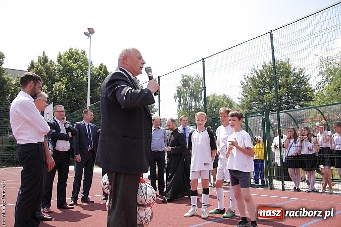 Zdjęcie w galerii na portalu naszraciborz.pl: Uroczyste zakończenie roku szkolnego w SP 4 - nagrodzono finalistów i laureatów Przedmiotowych Konkursów Wojewódzkich wiadomości z regionu