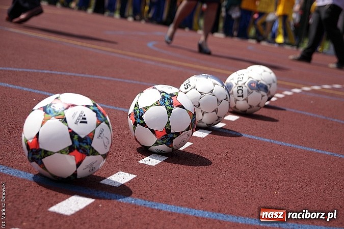 Zdjęcie w galerii na portalu naszraciborz.pl: Uroczyste zakończenie roku szkolnego w SP 4 - nagrodzono finalistów i laureatów Przedmiotowych Konkursów Wojewódzkich wiadomości z regionu