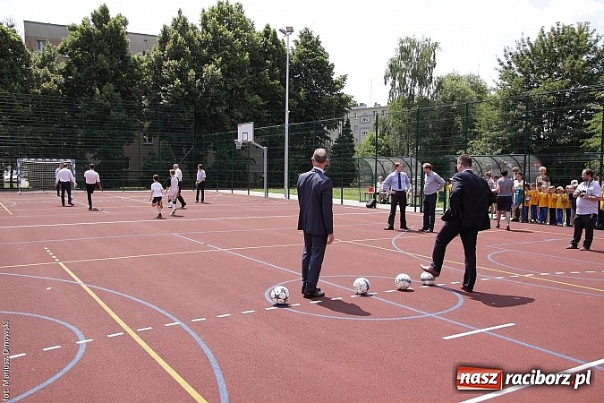 Zdjęcie w galerii na portalu naszraciborz.pl: Uroczyste zakończenie roku szkolnego w SP 4 - nagrodzono finalistów i laureatów Przedmiotowych Konkursów Wojewódzkich wiadomości z regionu