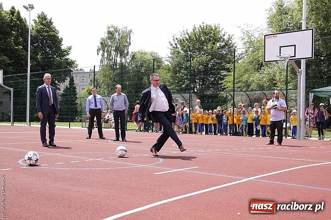 Zdjęcie w galerii na portalu naszraciborz.pl: Uroczyste zakończenie roku szkolnego w SP 4 - nagrodzono finalistów i laureatów Przedmiotowych Konkursów Wojewódzkich wiadomości z regionu