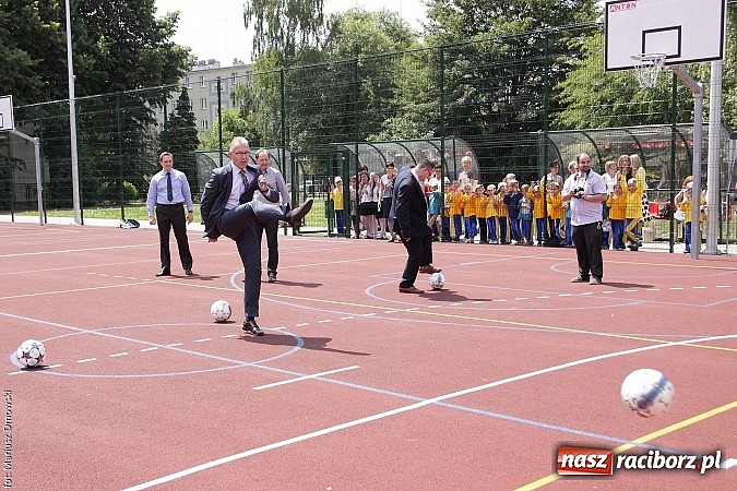 Zdjęcie w galerii na portalu naszraciborz.pl: Uroczyste zakończenie roku szkolnego w SP 4 - nagrodzono finalistów i laureatów Przedmiotowych Konkursów Wojewódzkich wiadomości z regionu