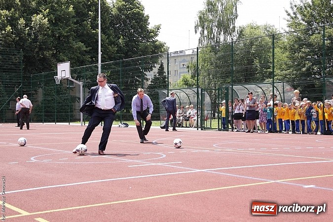 Zdjęcie w galerii na portalu naszraciborz.pl: Uroczyste zakończenie roku szkolnego w SP 4 - nagrodzono finalistów i laureatów Przedmiotowych Konkursów Wojewódzkich wiadomości z regionu