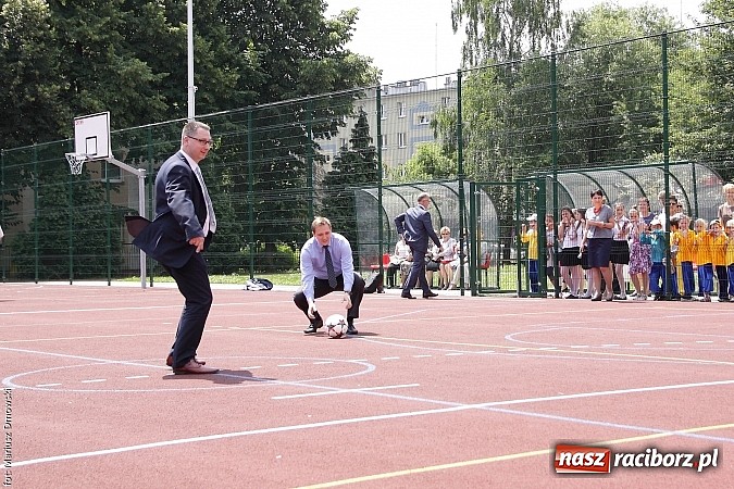 Zdjęcie w galerii na portalu naszraciborz.pl: Uroczyste zakończenie roku szkolnego w SP 4 - nagrodzono finalistów i laureatów Przedmiotowych Konkursów Wojewódzkich wiadomości z regionu