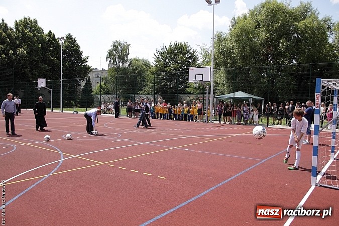 Zdjęcie w galerii na portalu naszraciborz.pl: Uroczyste zakończenie roku szkolnego w SP 4 - nagrodzono finalistów i laureatów Przedmiotowych Konkursów Wojewódzkich wiadomości z regionu