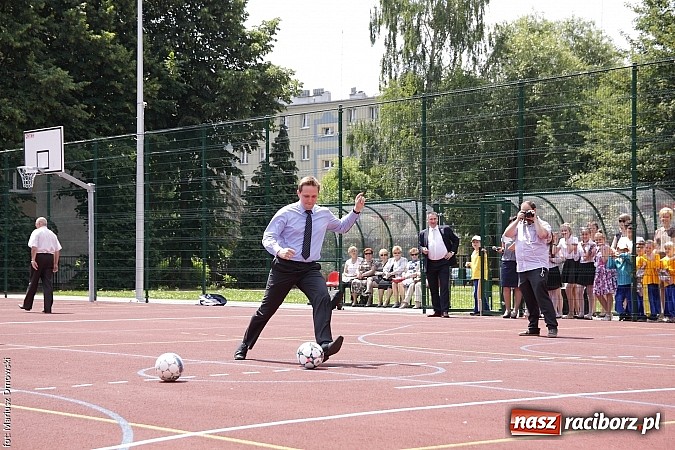 Zdjęcie w galerii na portalu naszraciborz.pl: Uroczyste zakończenie roku szkolnego w SP 4 - nagrodzono finalistów i laureatów Przedmiotowych Konkursów Wojewódzkich wiadomości z regionu