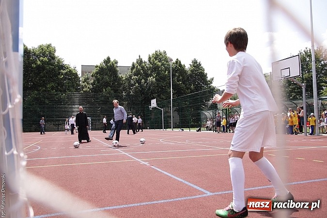 Zdjęcie w galerii na portalu naszraciborz.pl: Uroczyste zakończenie roku szkolnego w SP 4 - nagrodzono finalistów i laureatów Przedmiotowych Konkursów Wojewódzkich wiadomości z regionu