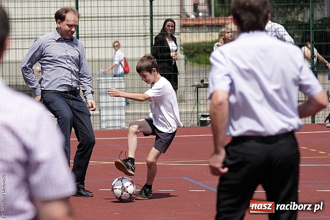 Zdjęcie w galerii na portalu naszraciborz.pl: Uroczyste zakończenie roku szkolnego w SP 4 - nagrodzono finalistów i laureatów Przedmiotowych Konkursów Wojewódzkich wiadomości z regionu