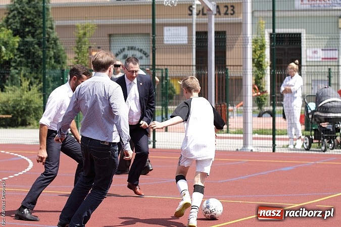 Zdjęcie w galerii na portalu naszraciborz.pl: Uroczyste zakończenie roku szkolnego w SP 4 - nagrodzono finalistów i laureatów Przedmiotowych Konkursów Wojewódzkich wiadomości z regionu