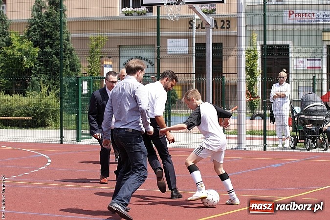 Zdjęcie w galerii na portalu naszraciborz.pl: Uroczyste zakończenie roku szkolnego w SP 4 - nagrodzono finalistów i laureatów Przedmiotowych Konkursów Wojewódzkich wiadomości z regionu