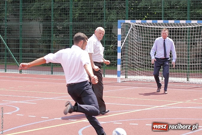 Zdjęcie w galerii na portalu naszraciborz.pl: Uroczyste zakończenie roku szkolnego w SP 4 - nagrodzono finalistów i laureatów Przedmiotowych Konkursów Wojewódzkich wiadomości z regionu