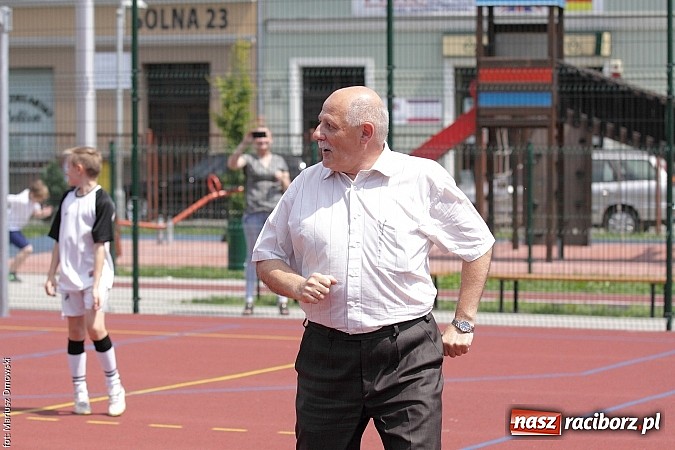 Zdjęcie w galerii na portalu naszraciborz.pl: Uroczyste zakończenie roku szkolnego w SP 4 - nagrodzono finalistów i laureatów Przedmiotowych Konkursów Wojewódzkich wiadomości z regionu