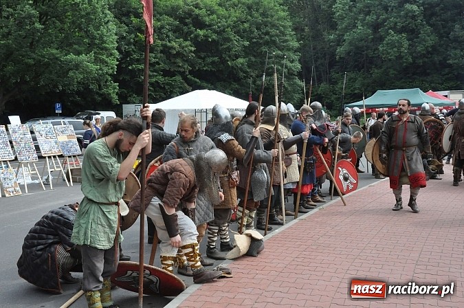 Zdjęcie w galerii na portalu naszraciborz.pl: Ruszył VII Raciborski Festiwal Średniowieczny wiadomości z regionu