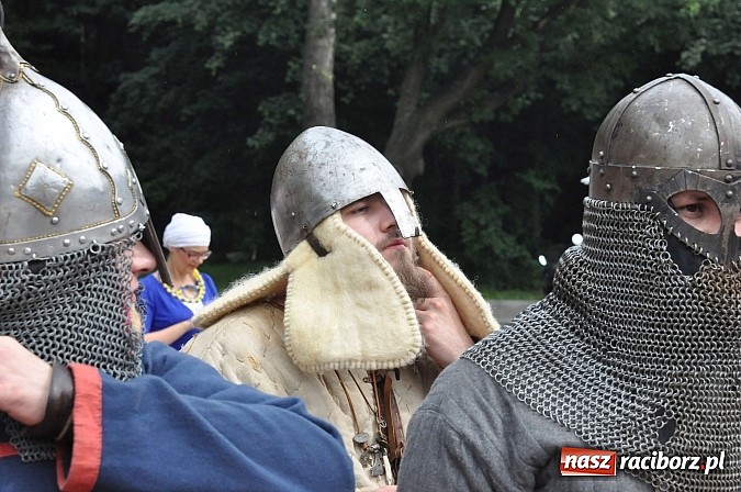 Zdjęcie w galerii na portalu naszraciborz.pl: Manewry wojów w lesie Obora. Stoczono kilka potyczek. Bez przelewek wiadomości z regionu