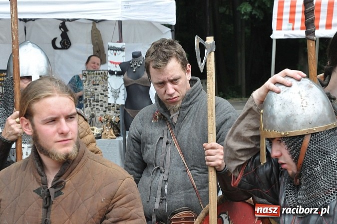 Zdjęcie w galerii na portalu naszraciborz.pl: Manewry wojów w lesie Obora. Stoczono kilka potyczek. Bez przelewek wiadomości z regionu