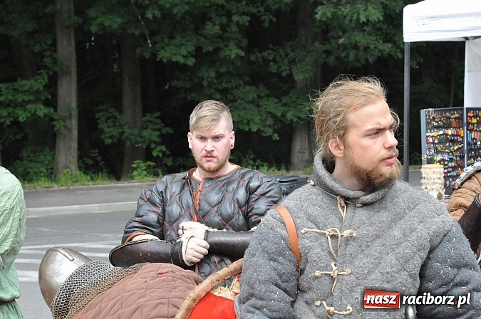 Zdjęcie w galerii na portalu naszraciborz.pl: Manewry wojów w lesie Obora. Stoczono kilka potyczek. Bez przelewek wiadomości z regionu