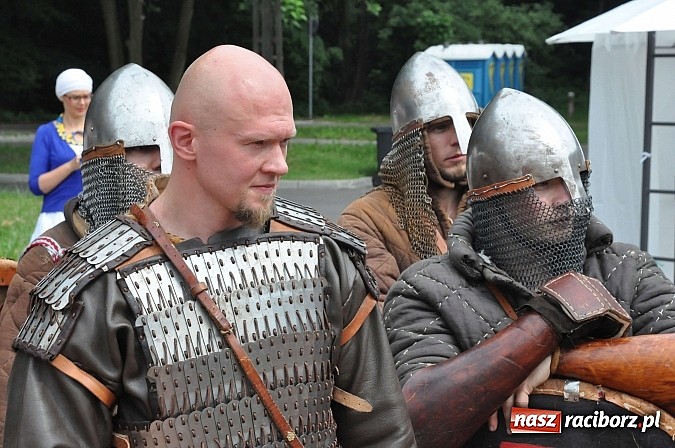 Zdjęcie w galerii na portalu naszraciborz.pl: Manewry wojów w lesie Obora. Stoczono kilka potyczek. Bez przelewek wiadomości z regionu