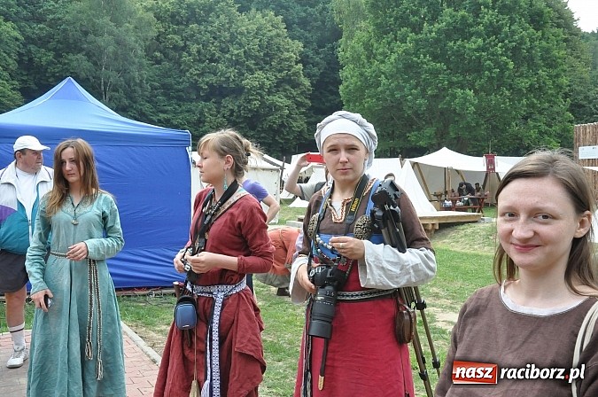 Zdjęcie w galerii na portalu naszraciborz.pl: Manewry wojów w lesie Obora. Stoczono kilka potyczek. Bez przelewek wiadomości z regionu