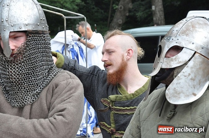 Zdjęcie w galerii na portalu naszraciborz.pl: Manewry wojów w lesie Obora. Stoczono kilka potyczek. Bez przelewek wiadomości z regionu