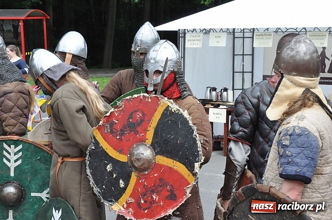 Zdjęcie w galerii na portalu naszraciborz.pl: Manewry wojów w lesie Obora. Stoczono kilka potyczek. Bez przelewek wiadomości z regionu