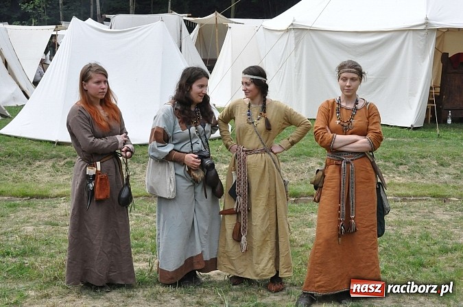 Zdjęcie w galerii na portalu naszraciborz.pl: Manewry wojów w lesie Obora. Stoczono kilka potyczek. Bez przelewek wiadomości z regionu