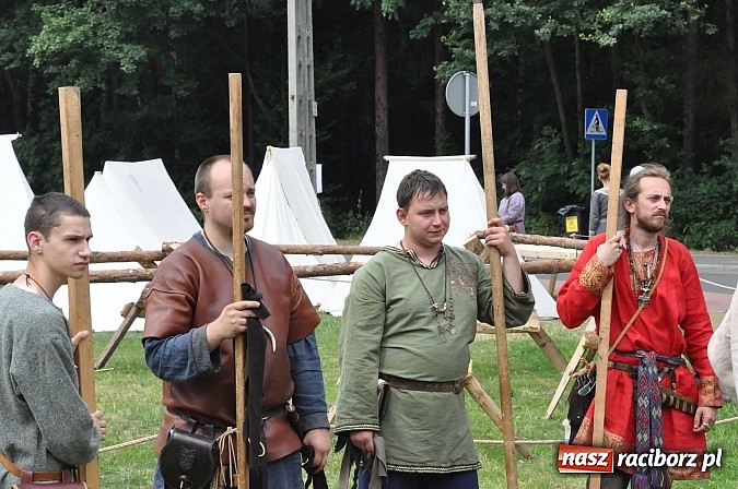 Zdjęcie w galerii na portalu naszraciborz.pl: Manewry wojów w lesie Obora. Stoczono kilka potyczek. Bez przelewek wiadomości z regionu