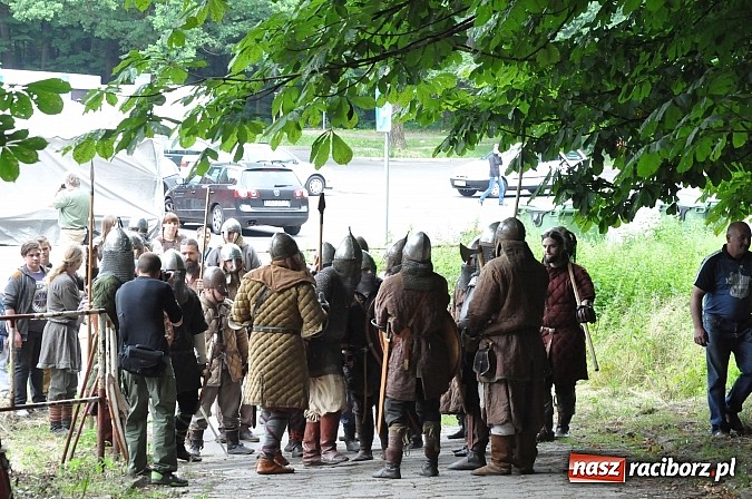 Zdjęcie w galerii na portalu naszraciborz.pl: Manewry wojów w lesie Obora. Stoczono kilka potyczek. Bez przelewek wiadomości z regionu