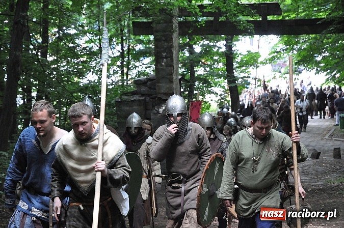 Zdjęcie w galerii na portalu naszraciborz.pl: Manewry wojów w lesie Obora. Stoczono kilka potyczek. Bez przelewek wiadomości z regionu