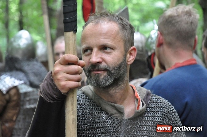 Zdjęcie w galerii na portalu naszraciborz.pl: Manewry wojów w lesie Obora. Stoczono kilka potyczek. Bez przelewek wiadomości z regionu