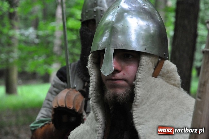 Zdjęcie w galerii na portalu naszraciborz.pl: Manewry wojów w lesie Obora. Stoczono kilka potyczek. Bez przelewek wiadomości z regionu