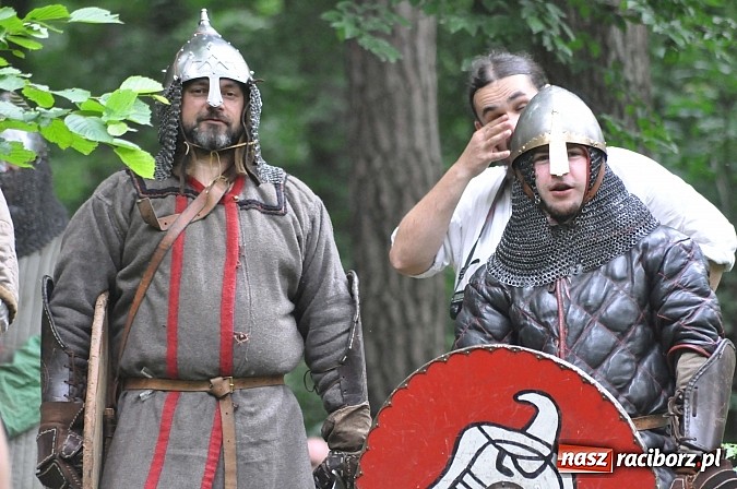 Zdjęcie w galerii na portalu naszraciborz.pl: Manewry wojów w lesie Obora. Stoczono kilka potyczek. Bez przelewek wiadomości z regionu