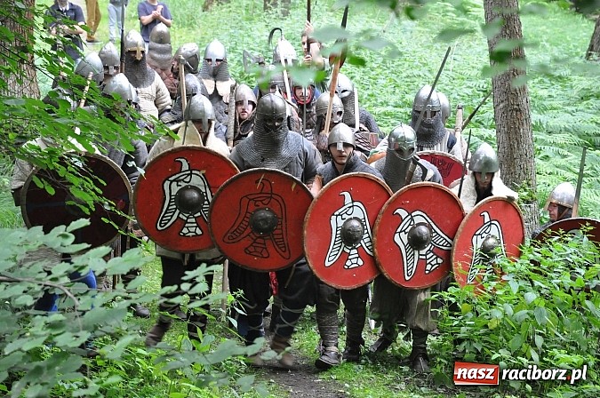 Zdjęcie w galerii na portalu naszraciborz.pl: Manewry wojów w lesie Obora. Stoczono kilka potyczek. Bez przelewek wiadomości z regionu