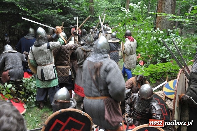 Zdjęcie w galerii na portalu naszraciborz.pl: Manewry wojów w lesie Obora. Stoczono kilka potyczek. Bez przelewek wiadomości z regionu