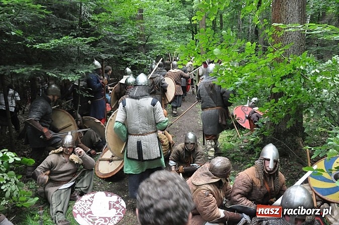Zdjęcie w galerii na portalu naszraciborz.pl: Manewry wojów w lesie Obora. Stoczono kilka potyczek. Bez przelewek wiadomości z regionu