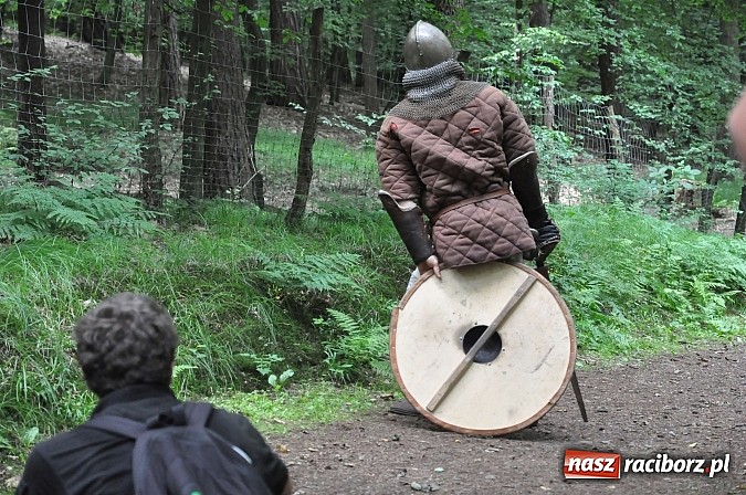 Zdjęcie w galerii na portalu naszraciborz.pl: Manewry wojów w lesie Obora. Stoczono kilka potyczek. Bez przelewek wiadomości z regionu