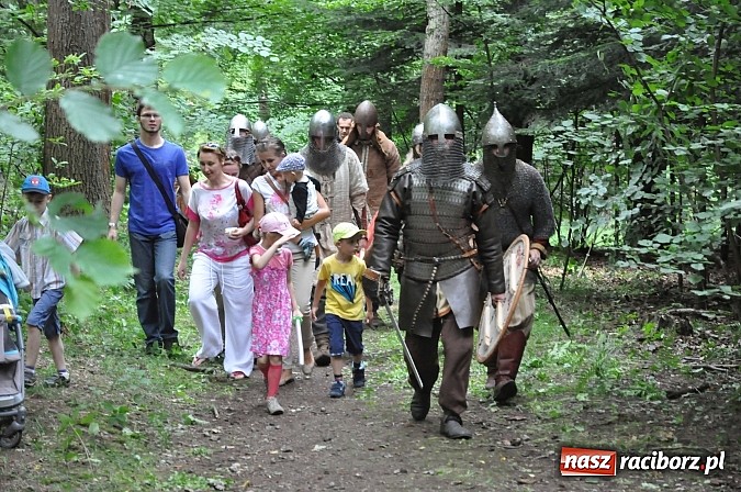 Zdjęcie w galerii na portalu naszraciborz.pl: Manewry wojów w lesie Obora. Stoczono kilka potyczek. Bez przelewek wiadomości z regionu