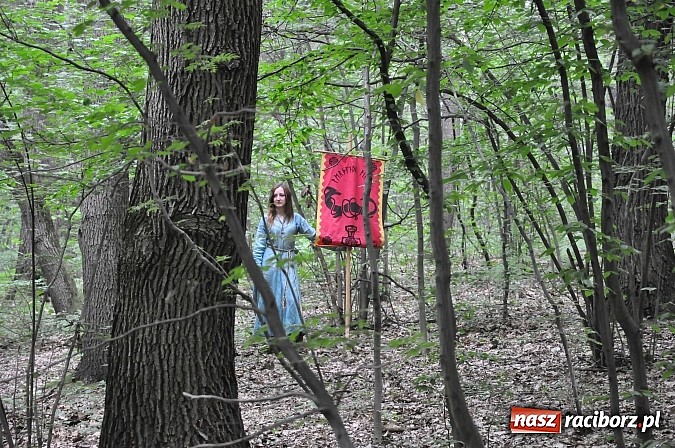 Zdjęcie w galerii na portalu naszraciborz.pl: Manewry wojów w lesie Obora. Stoczono kilka potyczek. Bez przelewek wiadomości z regionu