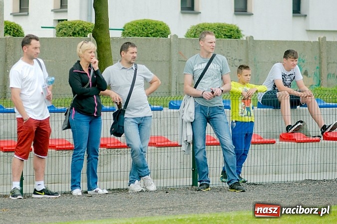 Zdjęcie w galerii na portalu naszraciborz.pl: Tworków Cup 2015: Wiele emocji i bramek w Tworkowie. MKS Żory z pucharem Wójta wiadomości z regionu